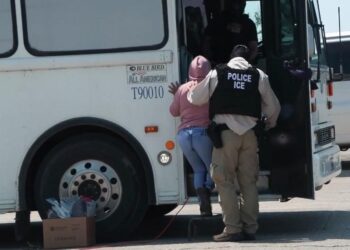 ICE raid in Trenton, New Jersey prompts standoff and community pushback – 6abc Philadelphia