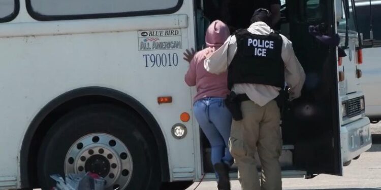 ICE raid in Trenton, New Jersey prompts standoff and community pushback – 6abc Philadelphia