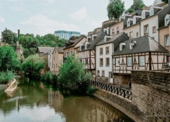 Luxembourg: Life expectancy at birth from 2013 to 2023, by gender – Statista