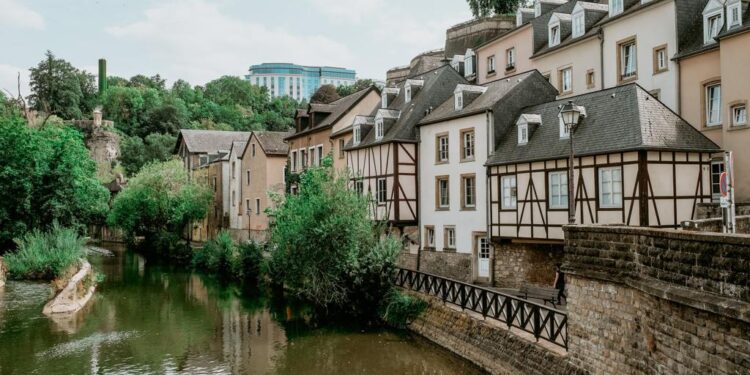Luxembourg: Life expectancy at birth from 2013 to 2023, by gender – Statista