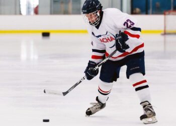 The biggest hockey player on Earth is a 7-foot-tall teenager from Moldova – The Athletic – The New York Times
