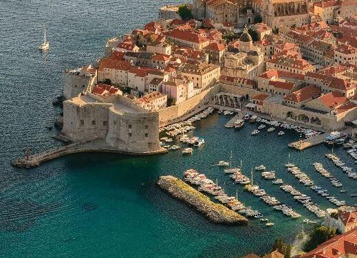Dubrovnik bans sitting on famous steps – fines introduced – Croatia Week