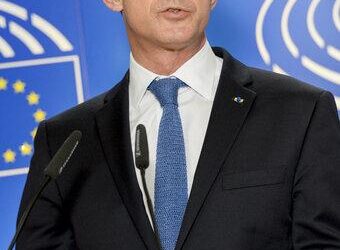 French prime minister’s confidence vote and its possible consequences – The Guardian