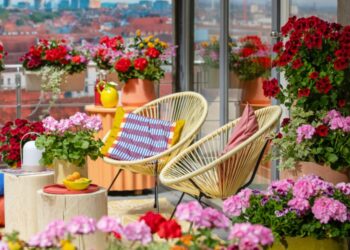 A colorful balcony to highlight contemporary architecture in Liechtenstein – Domus Web