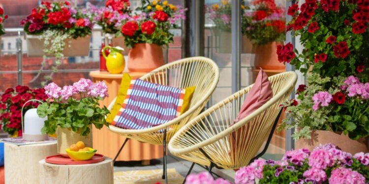 A colorful balcony to highlight contemporary architecture in Liechtenstein – Domus Web