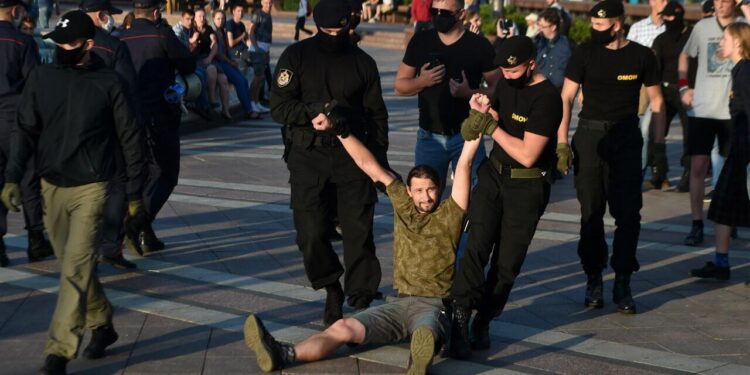 Belarusian authorities sell off the art collection of an imprisoned oppositionist – Белсат