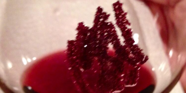 Wine Crystals Now Sparkle on Jewelry From Eastern Europe – The New York Times