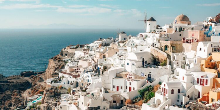 Meet the Most Famous Tourist in Greece: Scott ‘the American’ – GreekReporter.com