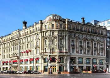 One Russian to get his Austrian hotel back in EU sanctions review – EUobserver