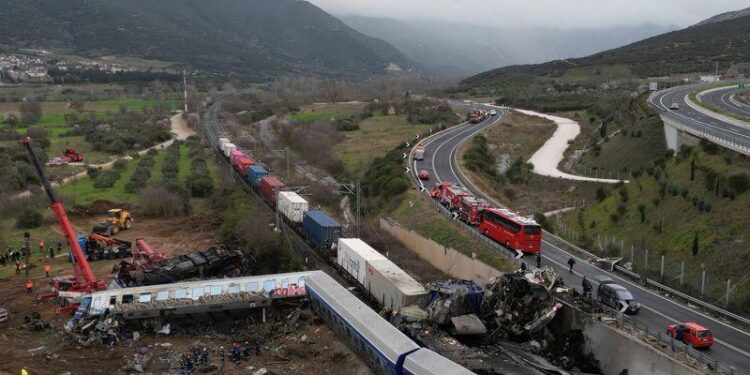 Greece train tragedy hunger striker vows to go ‘to the end’ – Euractiv
