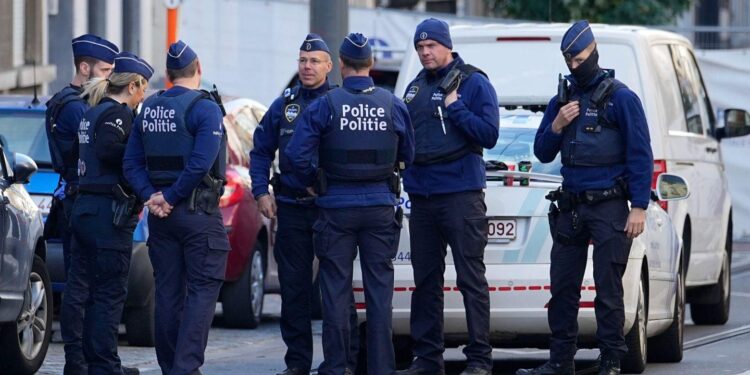 Belgium Police End Greenpeace Blockage of LNG Terminal After 29 Hours – The Maritime Executive