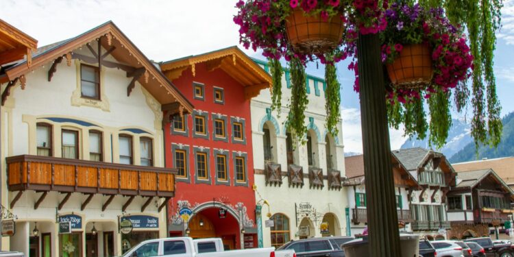 This Washington Mountain Town Feels Like Norway’s Fjords in the Fall, and It’s Miraculous – Only In Your State