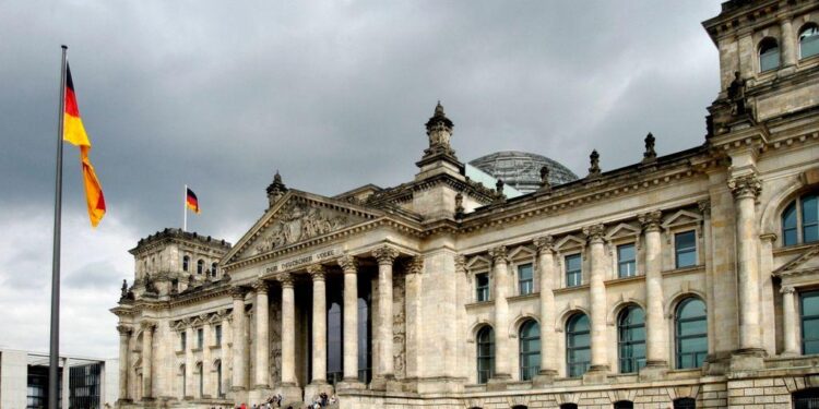 Germany: Merz pledges to resist 2035 EU electric car switch – DW