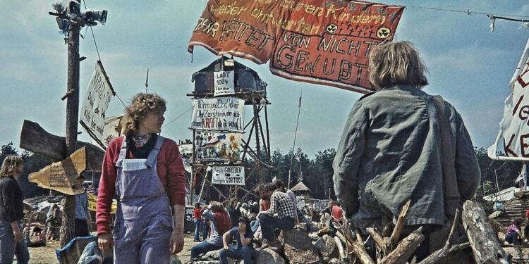 Demonstrators Protest in Front of the Israeli Embassy in Greece, Police Violently Attack Crowd – Unicorn Riot