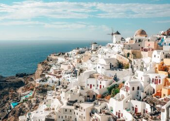 Six arrested in Greece over multi-million-euro fraud and tax evasion scheme – eKathimerini.com