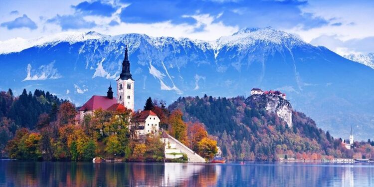 Slovenia proposes mandatory Christmas bonus for all employees – SeeNews