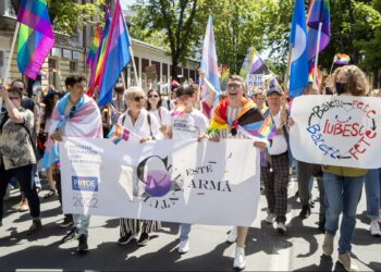 LGBTQ+ people in Moldova embrace hope amid homophobia – dw.com