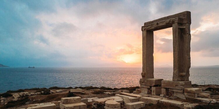 Researchers Reveal Semi-Submerged Ancient Settlement at Naxos, Greece – GreekReporter.com