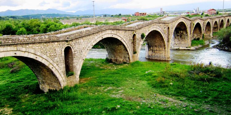 Unwanted Bridges in Kosovo Draw Western Warnings of Stoking Tensions – Bloomberg.com