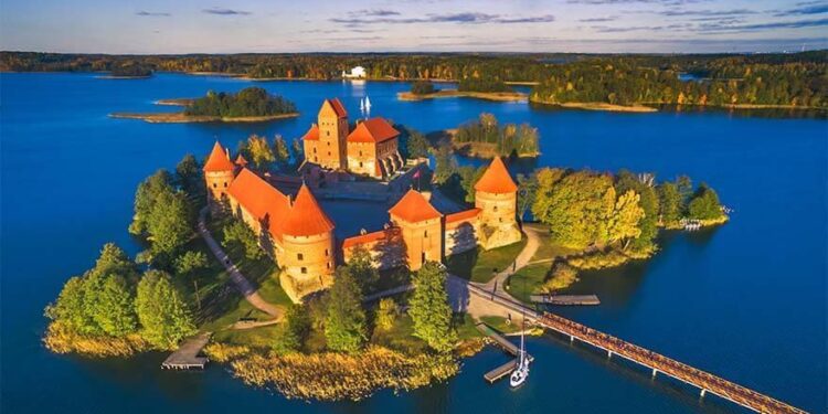 Lithuania shuts airports, Belarus border crossings after balloon sightings – Al Jazeera