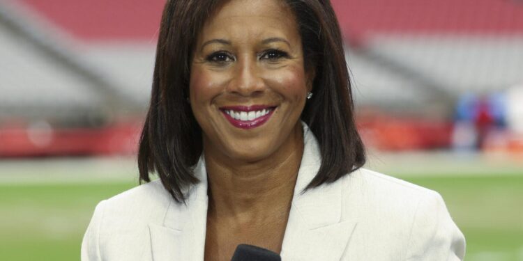 ESPN reporter reveals she broke up with her ‘smoking hot’ Mr Switzerland boyfriend over college basketball comment – Daily Mail