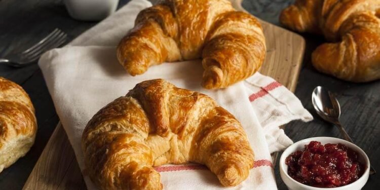 ‘Demystifying the French’: New book aims to debunk myths – Entre Nous – France 24