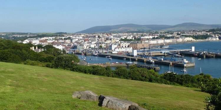 Hundreds to take on 39-mile Isle of Man End to End walk – BBC