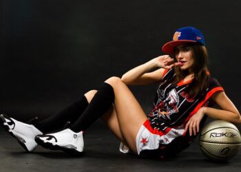 Girls’ Basketball: San Marino Drops Season Opener to West Covina – Outlook Newspapers