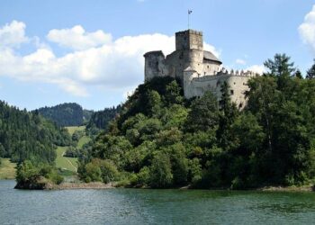 Poland Summons Israeli Ambassador Over Yad Vashem Holocaust Post – Haaretz