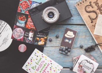 Far-right US blogger reaches hundreds of thousands from Switzerland – SWI swissinfo.ch