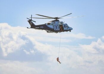 Six rescued after vessel runs aground outside Guernsey harbour – BBC