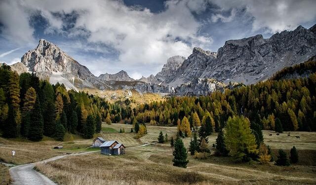 Italy probes claim that tourists paid to go to Bosnia to kill besieged civilians – BBC