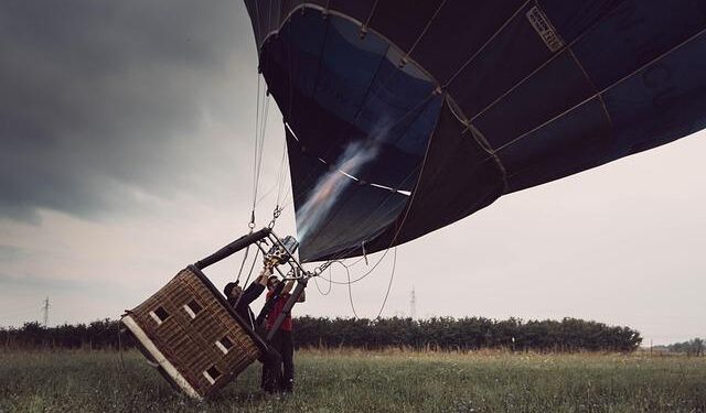 Factbox-What are the smuggling balloons that have disrupted air traffic in Lithuania? – whbl.com