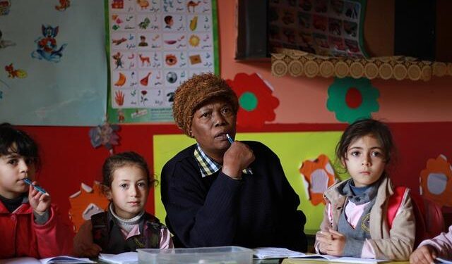 FRANCE 24 and Mother Jones report on Gaza aid whistleblower wins UN award – France 24