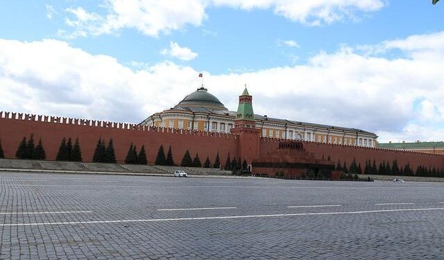 Top Putin Ally Says Nuclear-Capable Missiles to Begin ‘Combat Alert Duty’ – Newsweek