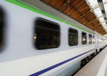 Russia strikes civilian train in Ukraine, killing five, in an attack Zelensky calls ‘terrorism’ – CNN