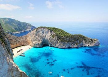 How Greece’s Pristine Beaches Are Setting New Standards for Beauty : Here’s What You’re Missing – Travel And Tour World