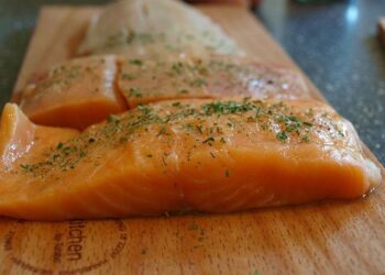 Faroese salmon industry handed a tariff advantage, but reactions are split on its effects – SeafoodSource