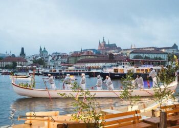 Thousands gather in Prague to mark anniversary of Ukraine invasion – Expats.cz