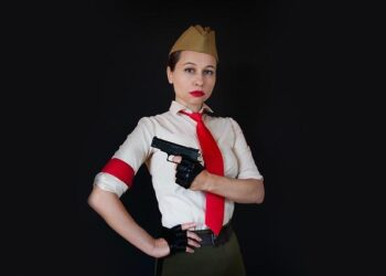 Azerbaijani soldiers are assisting those fleeing the conflict in Iran at the Astara border – Euronews.com