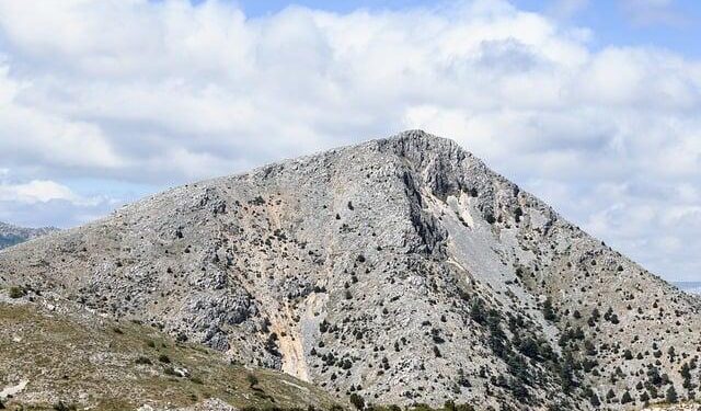 Türkiye says border with Iran operate as usual, urges citizens to stay indoors – Türkiye Today