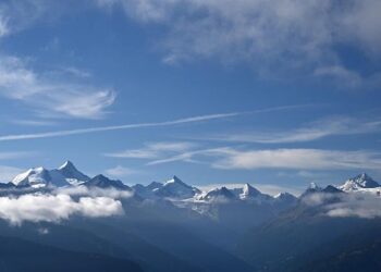 Crans-Montana: Luxembourg’s Eliot Thelen joins Tahirys Dos Santos and girlfriend Coline for ceremonial kick-off – RTL Today