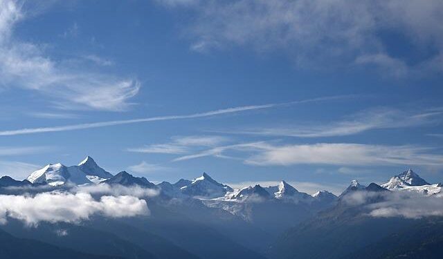 Crans-Montana: Luxembourg’s Eliot Thelen joins Tahirys Dos Santos and girlfriend Coline for ceremonial kick-off – RTL Today
