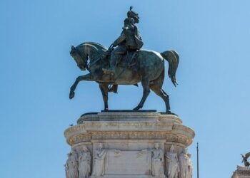 France bring in 23-stone Emmanuel Meafou to beef up pack for England clash – The Times