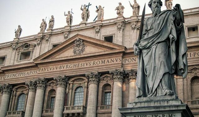 Spain’s Pedro Sánchez hits back at Trump threat to sever trade saying ‘no to war’ – BBC