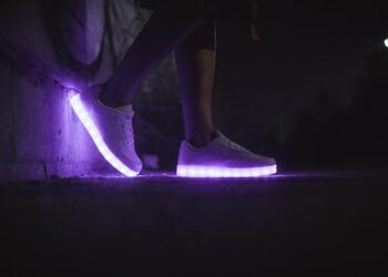 ‘Wowzer!’ – shoes fly and athletes collide in mixed relay – BBC