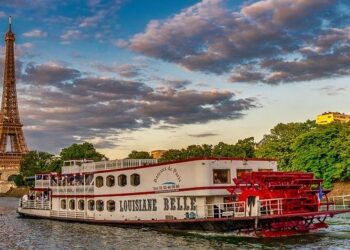 Eiffel Tower staircase up for auction expected to climb to new heights – Le Monde.fr