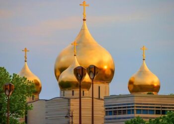 Russian Stocks Slip After Iran Says Strait of Hormuz ‘Completely Open’ for Duration of Ceasefire – The Moscow Times