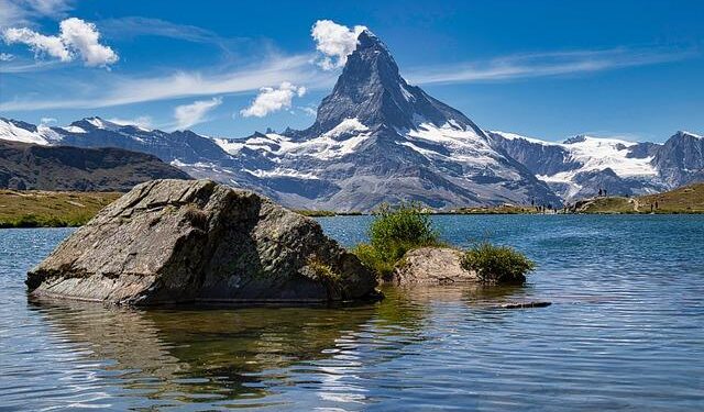 Switzerland Seeking to Curb Foreign Home Buying Amid Shortages – Bloomberg.com