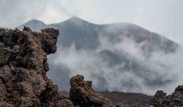 Two towns fall in the top tier of lava risk in new assessment – mbl.is